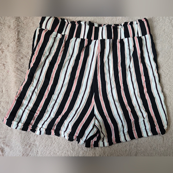 *3/$15 Joe Benbasset Black, White, and Pink Striped High Waist Shorts - Picture 5 of 5